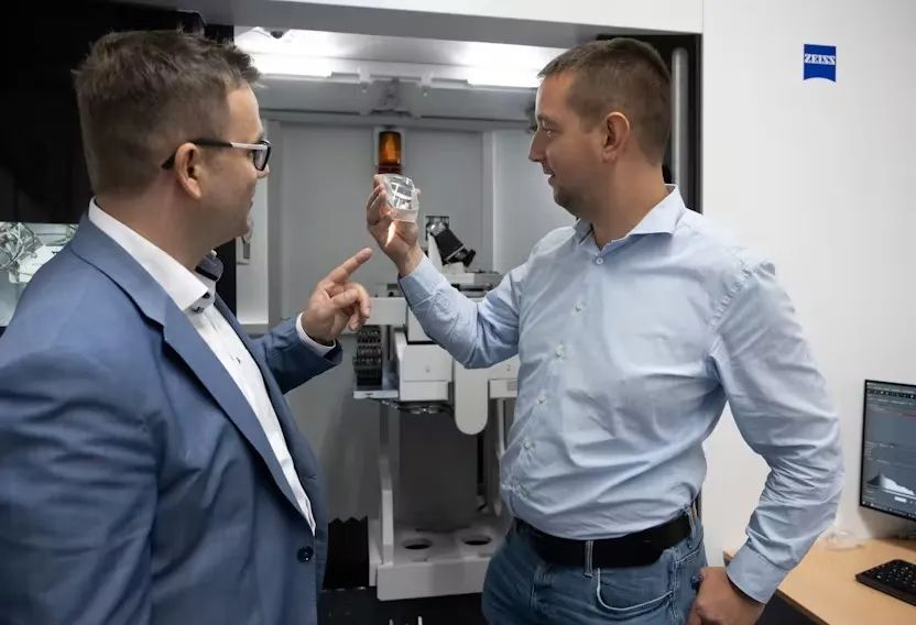 1704950768492492.jpg 1.jpg